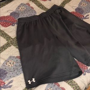 Large men’s under Armour active shorts
